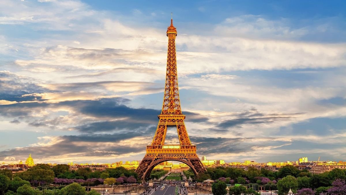 Paris Tourist Place