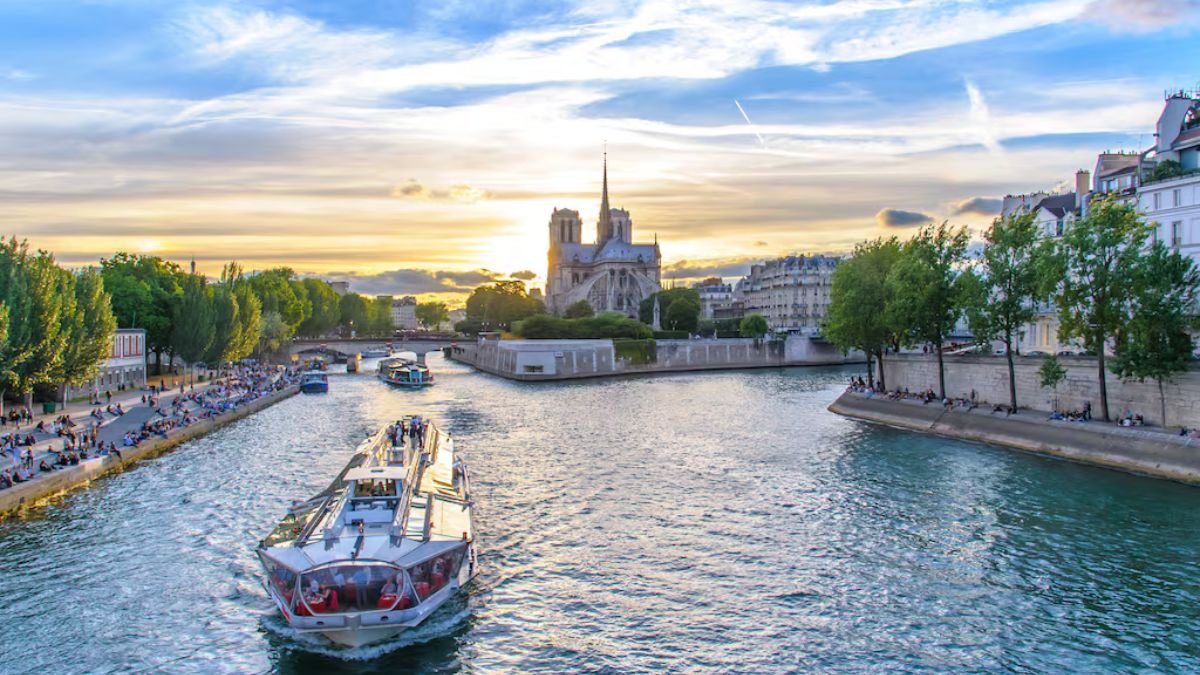 Paris Tourist Place