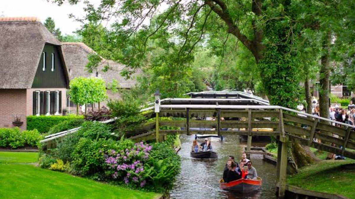 Giethoorn Village