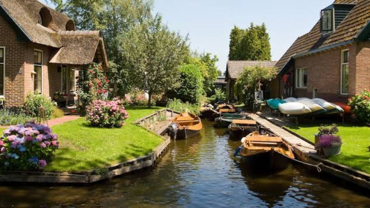 Giethoorn Village