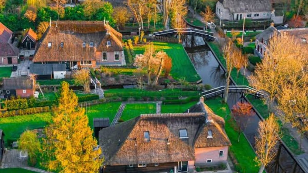 Giethoorn Village